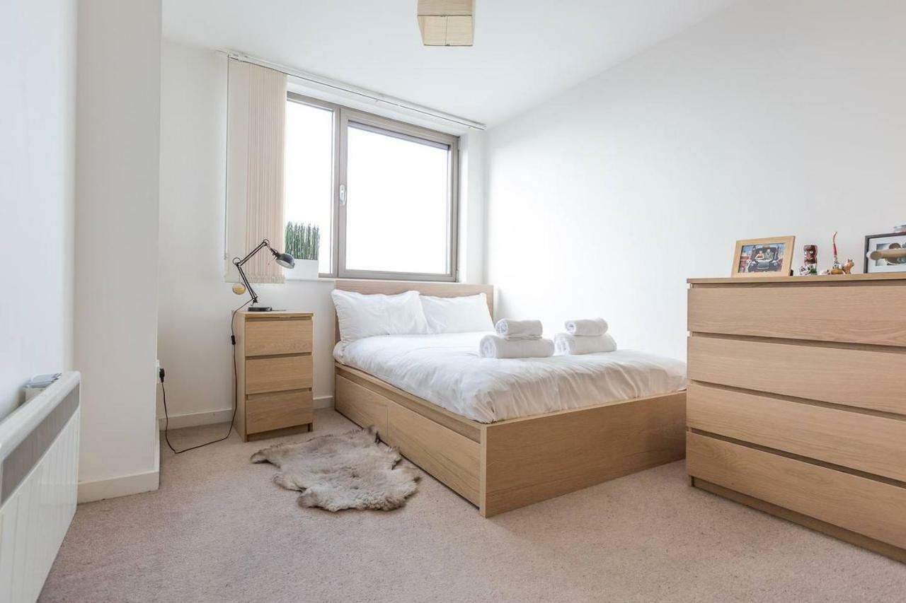 Modern 1 Bedroom Apartment In E1 With Great Views ลอนดอน ภายนอก รูปภาพ